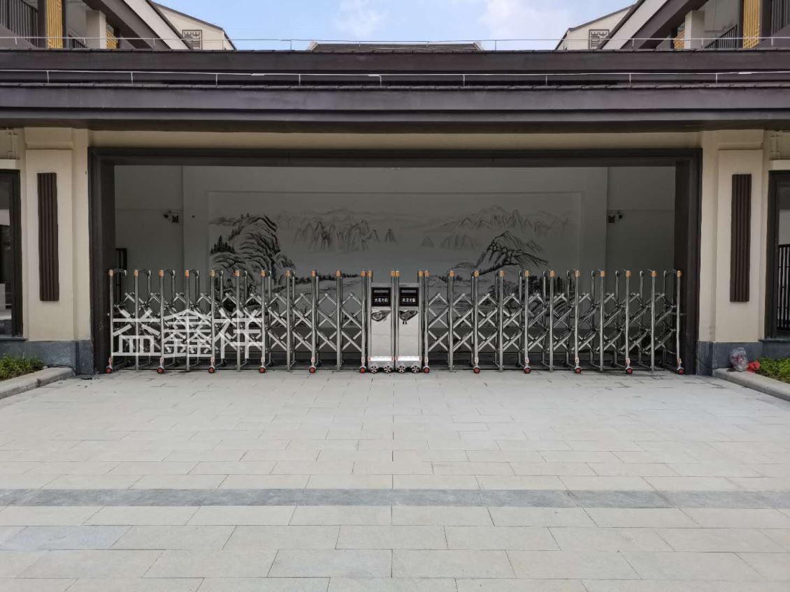 莆田荔城区建发磐龙府售楼处不锈钢伸缩门