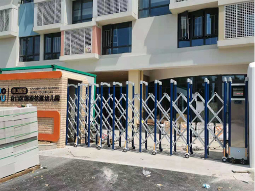 福州市仓山区国投花幼儿园铝合金电动伸缩门