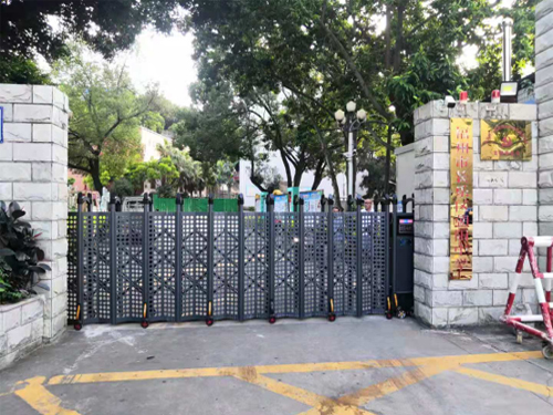 长乐朝阳中学铝合金带网格电动屏风门