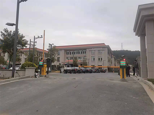 聚拢国际创业小镇 一进一出车牌识别系统