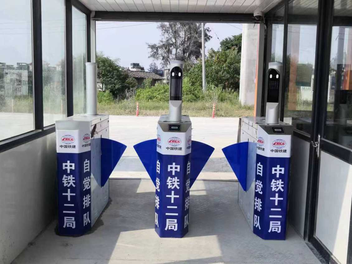 进一出栏栅闸——青口中铁十二局