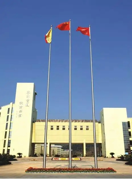 解说电动旗杆的优势
