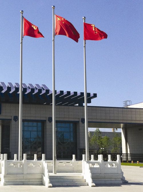 来说说为什么旗杆会呈现歪斜的现象呢